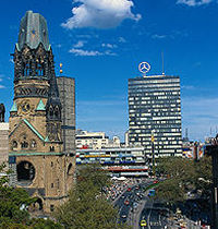 Kaiser-Wilhelm-Gedchtniskirche on Kurfrstendamm, the Europa-Center with the BTM Tourist Information in the background
